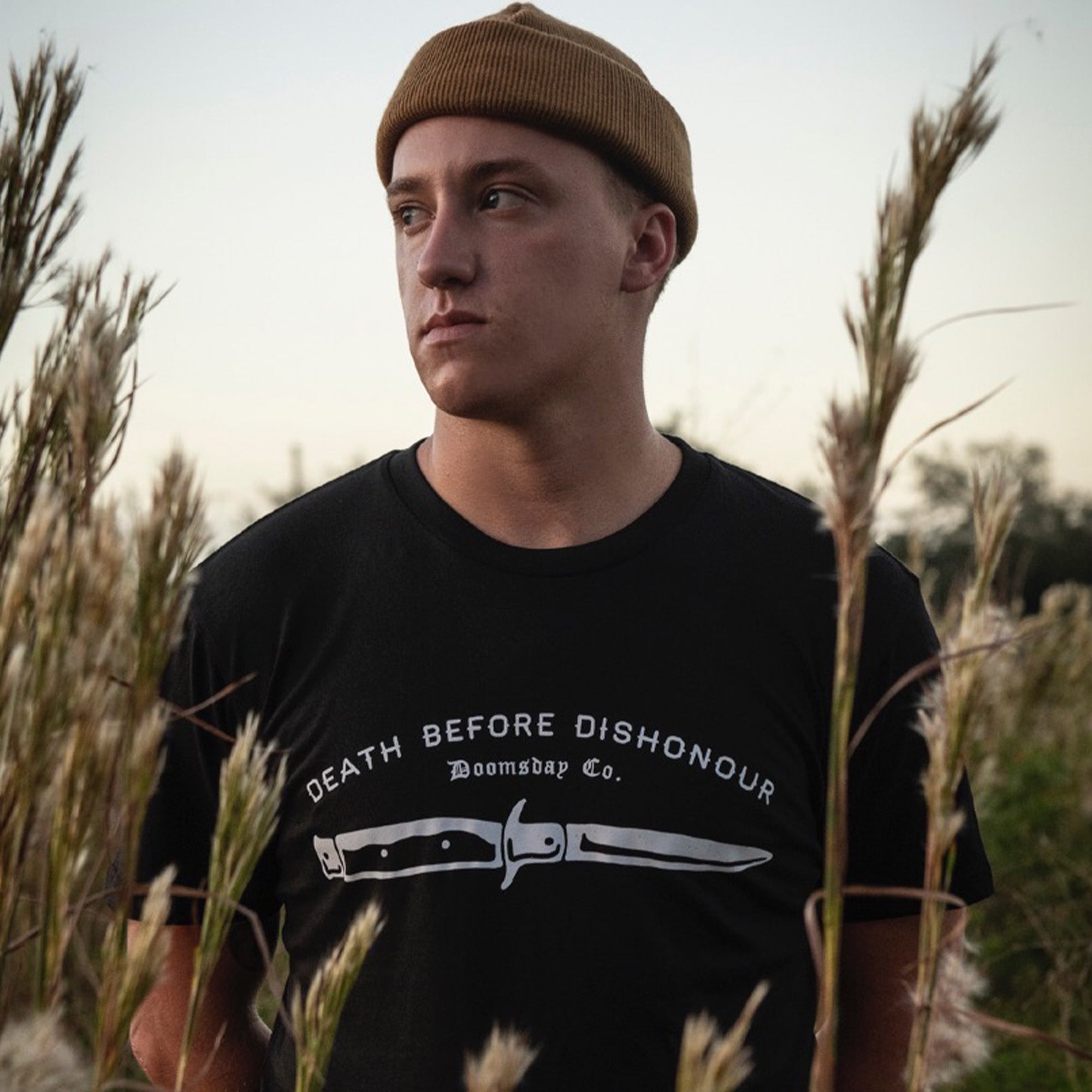 【nabe190様用】DEATHBOUND / Doomsday Comfort Death Before Dishonour Dagger Black T-Shirt | Tattoo inspired