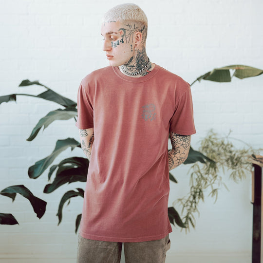 Vase Faded Red T-shirt